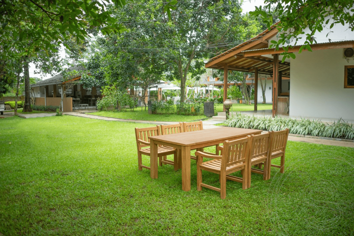 Teak garden table 220 x 100 + 6 garden chairs elephant