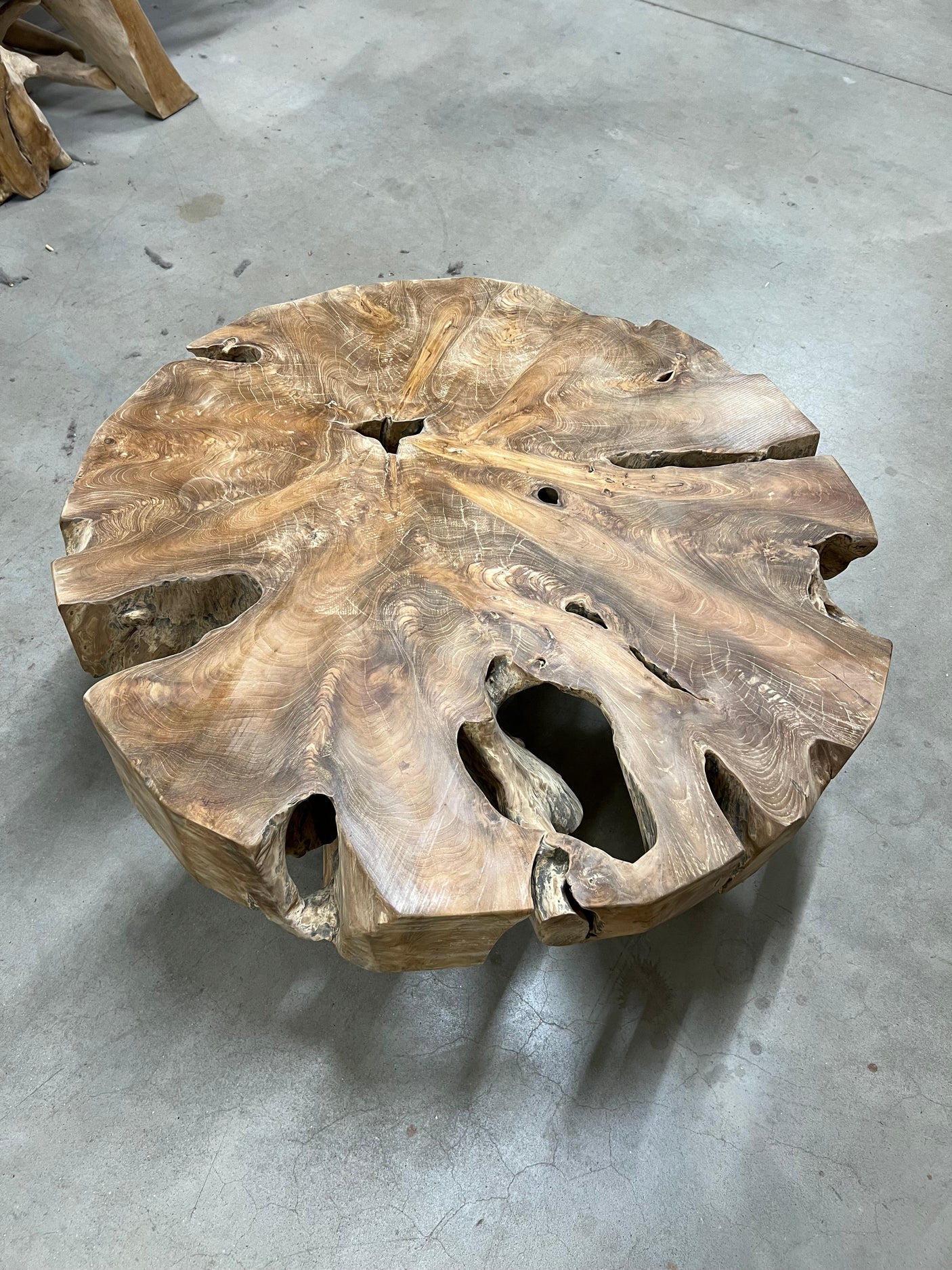 Teak-Wurzel-Couchtisch 90cm Durchmesser - 90x90x38cm