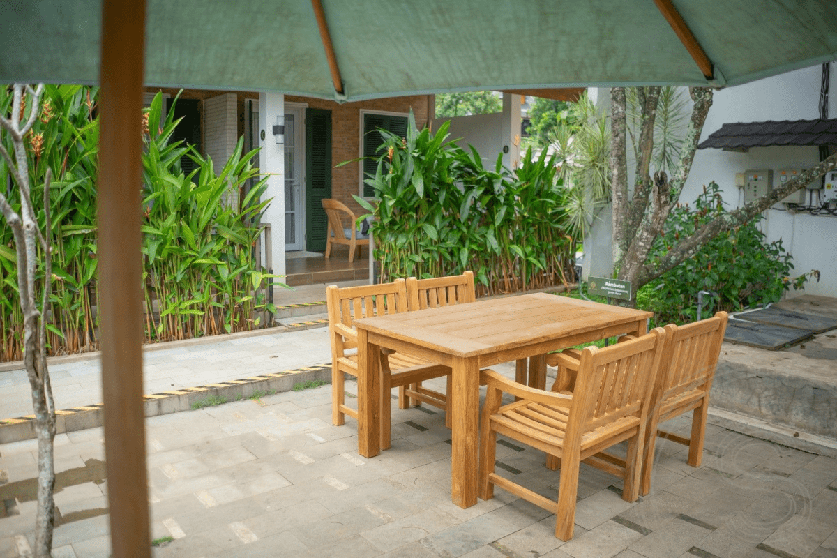 Teak Gartentisch 160 x 90 + 4 Gartenstühle Elephant