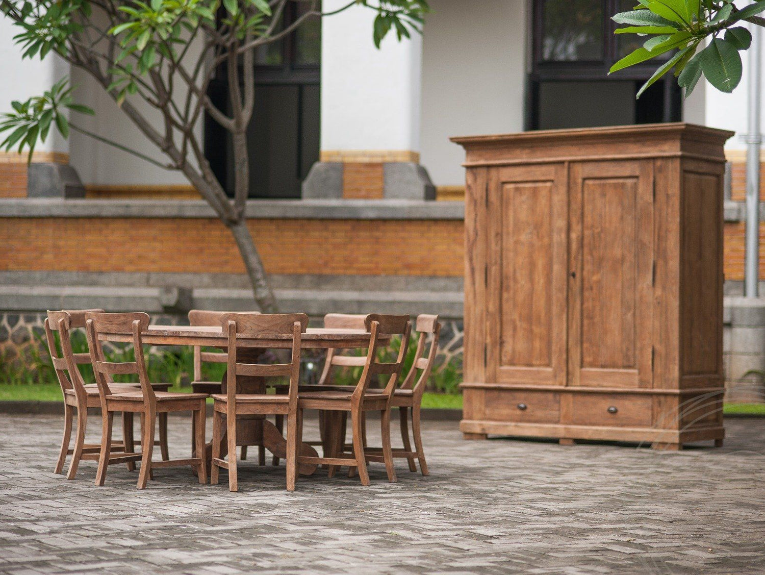 Teak Tisch rund 170cm Rustikal