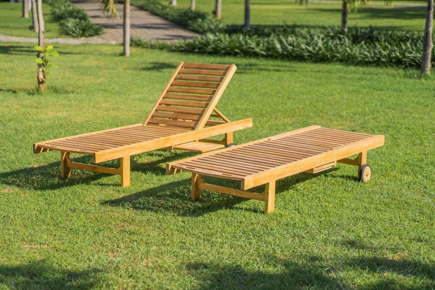 Teak Liege mit Rollen