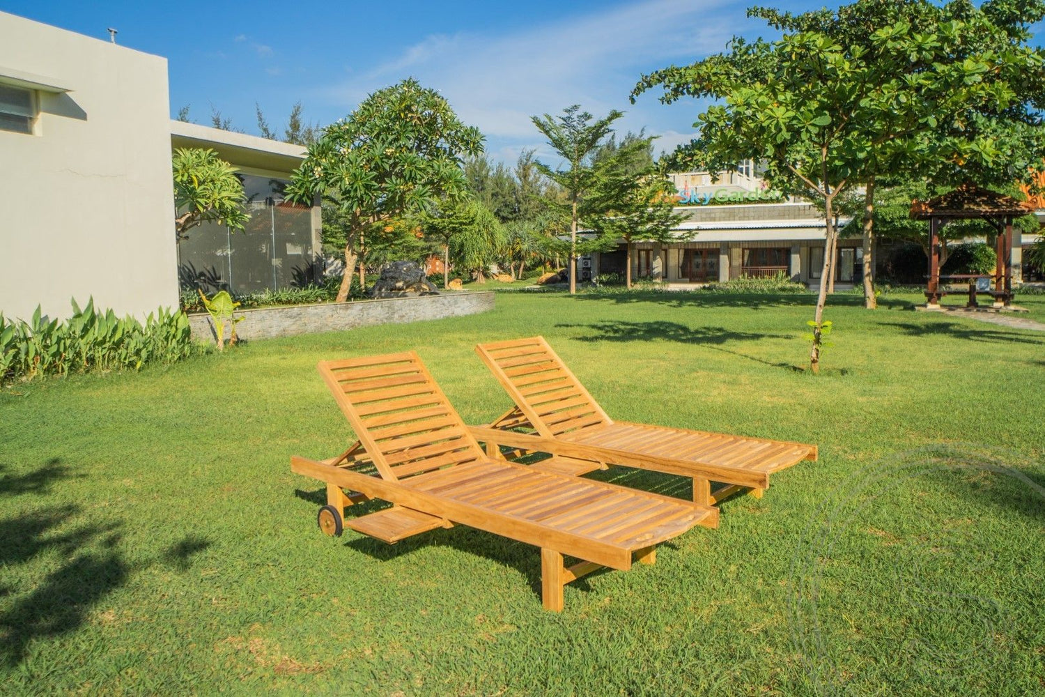 Teak Liege mit Rollen