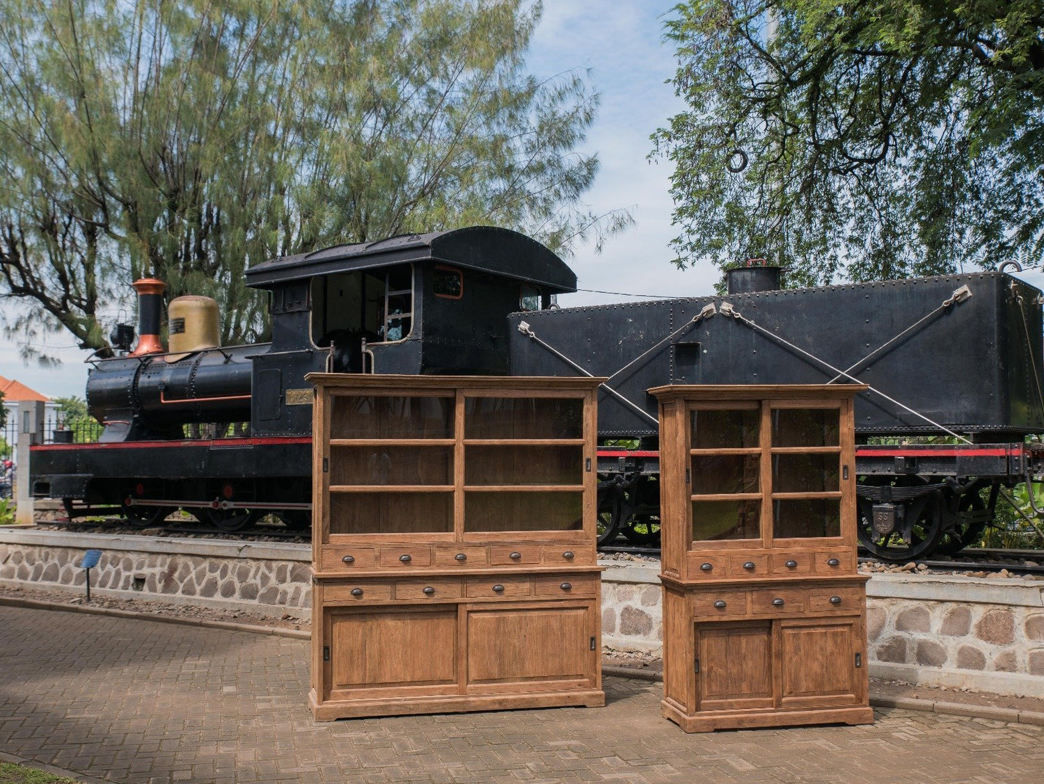 Teak vitrinekast 130cm oud hout - Souren Meubels